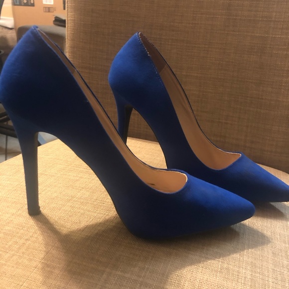 True Blue Suede Pumps! - Picture 2 of 4
